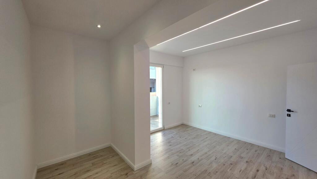 APARTAMENT 1+1 NË SHITJE PRANË PALESTRËS SË MUNDJES, VLORE