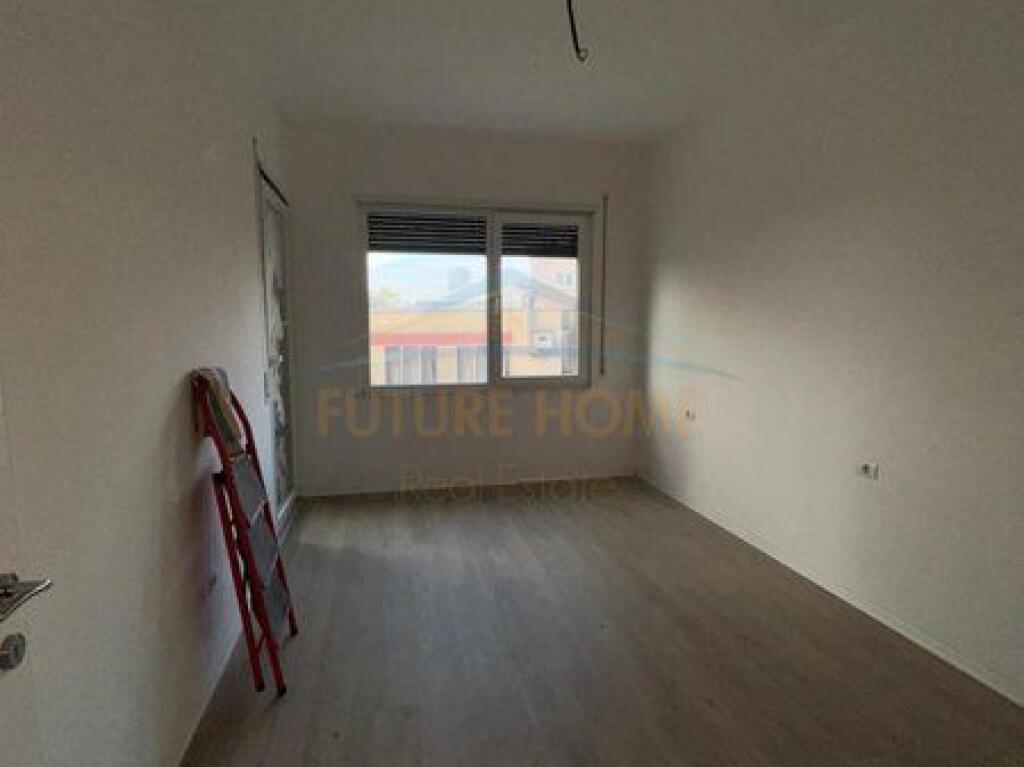 Shitet, Apartament 2+1+2, Kompleksi Henke, Tiranë