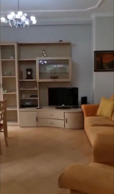 Jepet me qira 2+1+1 KOMUNA E PARISIT 650 mije leke