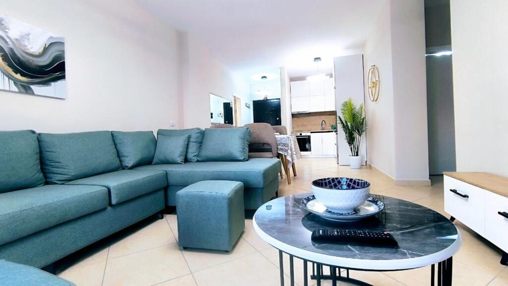 Shitet Apartament 2+1 lagja 13 durres cmimi 500 euro