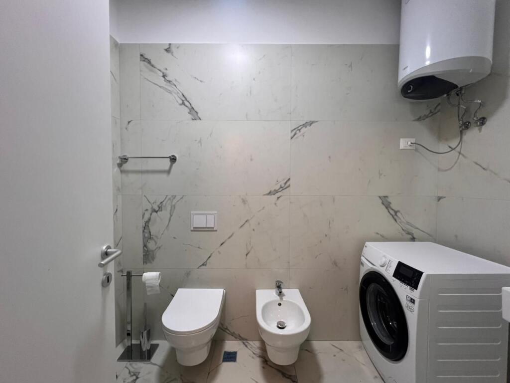 🏡 H. e Pare me Qera 1+1 + 1 Post Parkimi - (📍Liqeni i Thate) || I Sapo Mobiluar - k3 | Pllt v 2025