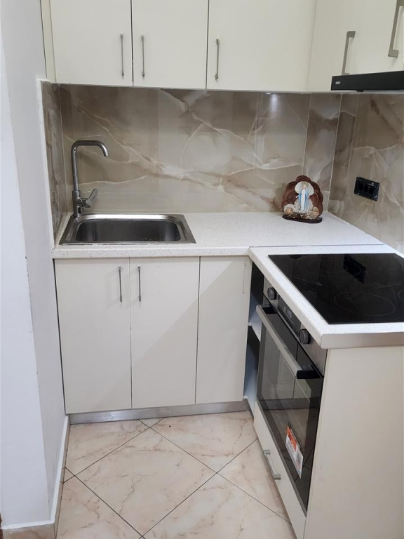 Qira, Apartament 1+1+blk+Kuzhine e Vecuar, Qender , 700 Euro/Muaj