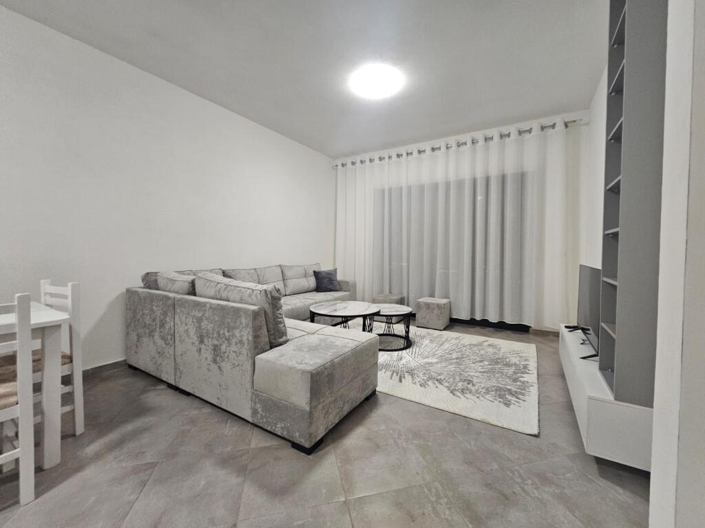 Qera Apartament 1+1 me post parkimi  Green City Unaza e Re