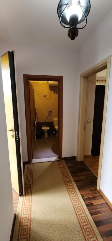 Apartament 1+1 me qira – Shtëpi private afer me rrugen Muhamet Gjollesha !!