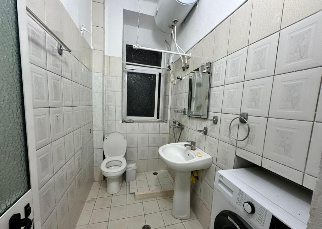 Prane Qendres Shitet Apartament 1+1 (i konvertueshem ne 2+1)