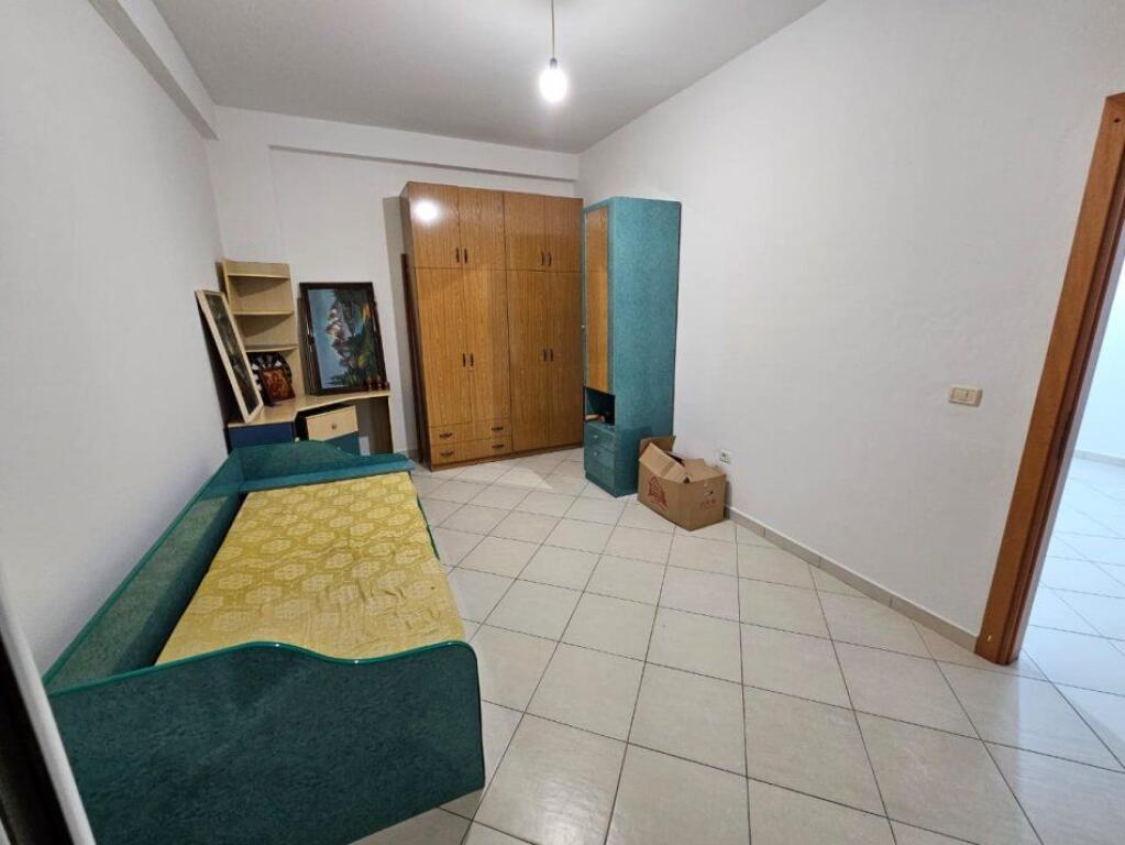 🏢Liqeni i Thate,prane Piceri Pavarotti jepet me qera apartament ,2+1+garazhd,i mobiluar.60,000Leke