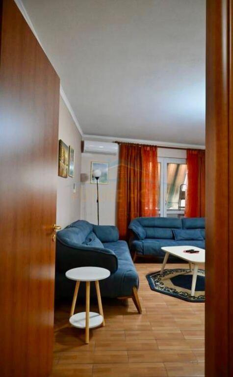 Apartament 2+1 me qera në Rrugën e Dibrës