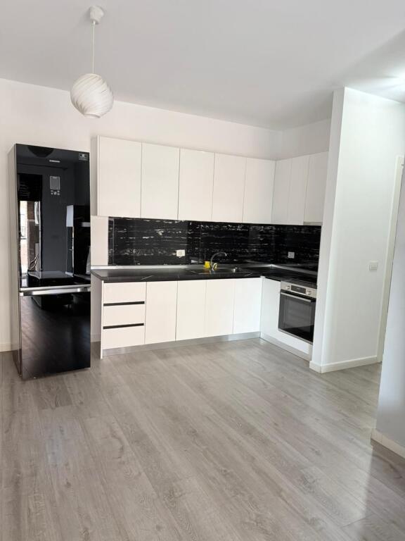 🏡 Jepet me qira apartament 2+1+2 📍 Kompleksi Fiori di Bosco, Tiranë💶 Çmimi: 650 € / muaj