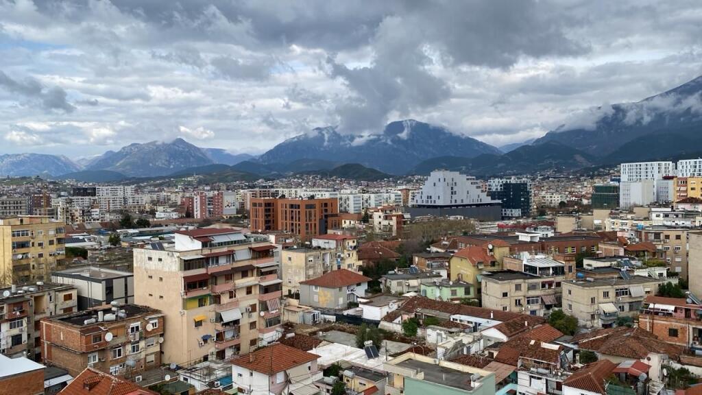 JEPET ME QIRA – APARTAMENT 3+1+2 (PËR BIZNES) 📍 Pranë Vilës Gold, Selvia