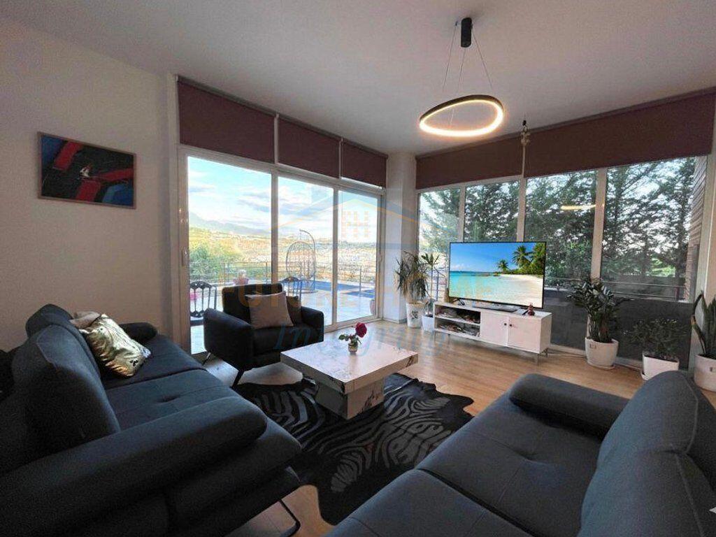 AFFITTASI VILLA SU DUE PIANI A FARKE