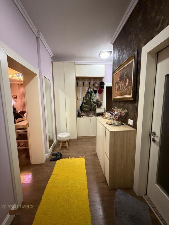 Shitet apartament 2+1 mbrapa Globe!