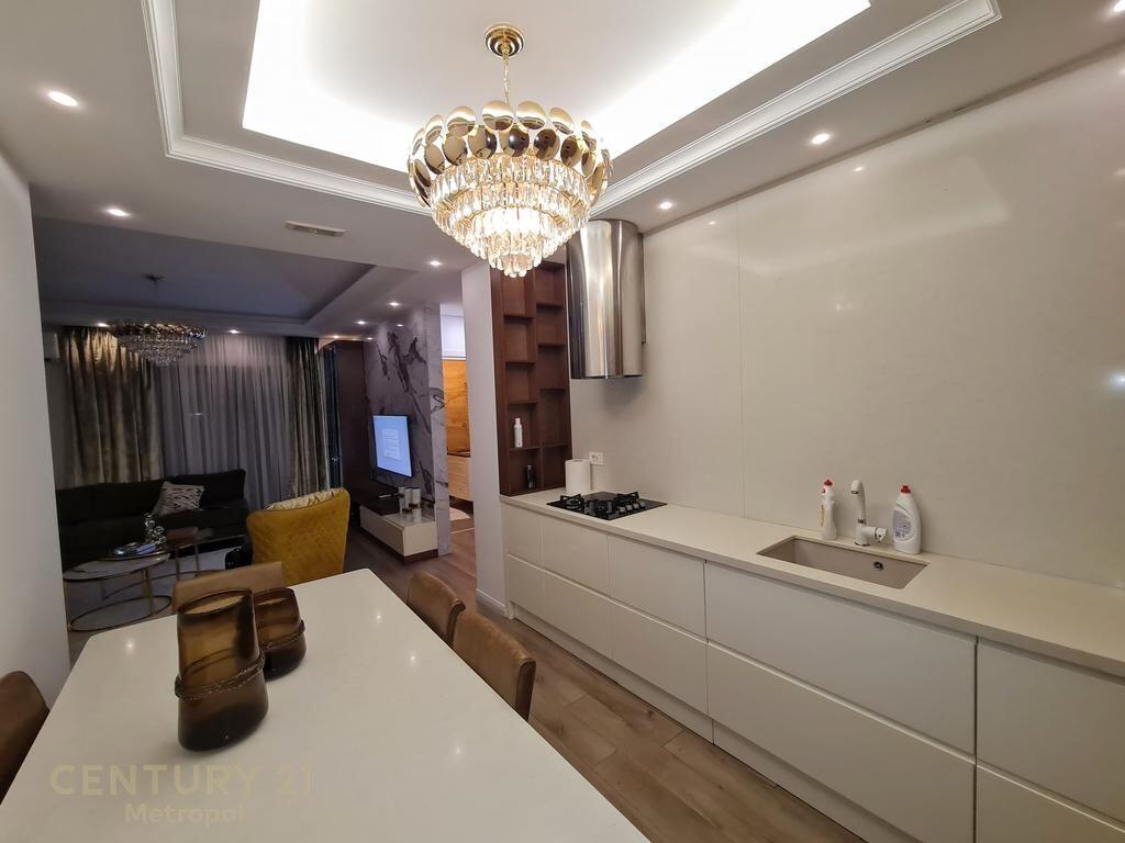 Apartament luksoz 2+1+Garazhd per shitje tek Green City