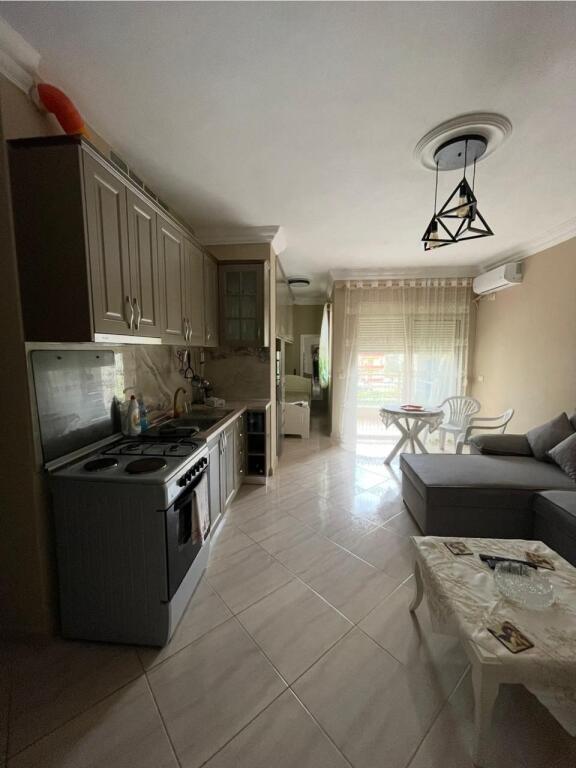 Monolocale in affitto presso la roccia di Kavaja