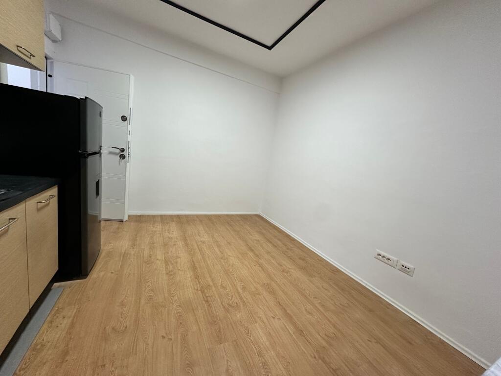 Apartment/ Office For Rent in Center / Cafe Flora