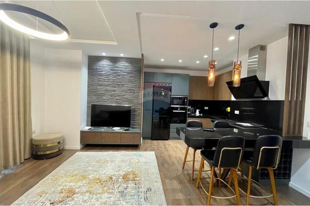 APARTMENT 2+1 PLUS PARKING AT PANORAMA COMPLEX!