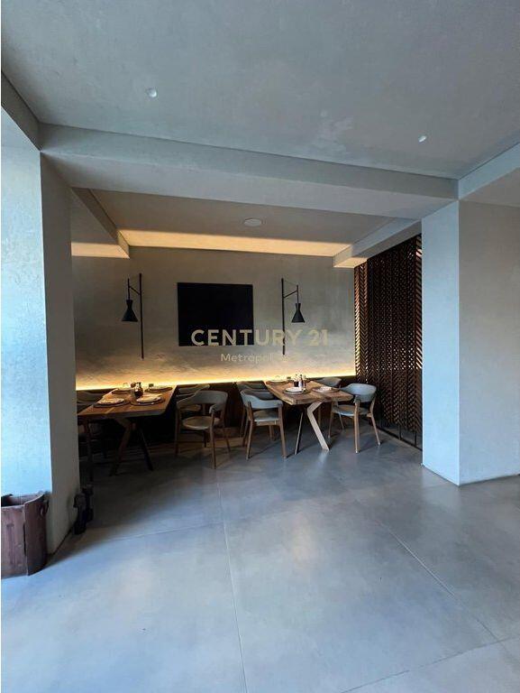 Shitet Ambient Komercial/Restorant tek Kodra e Diellit