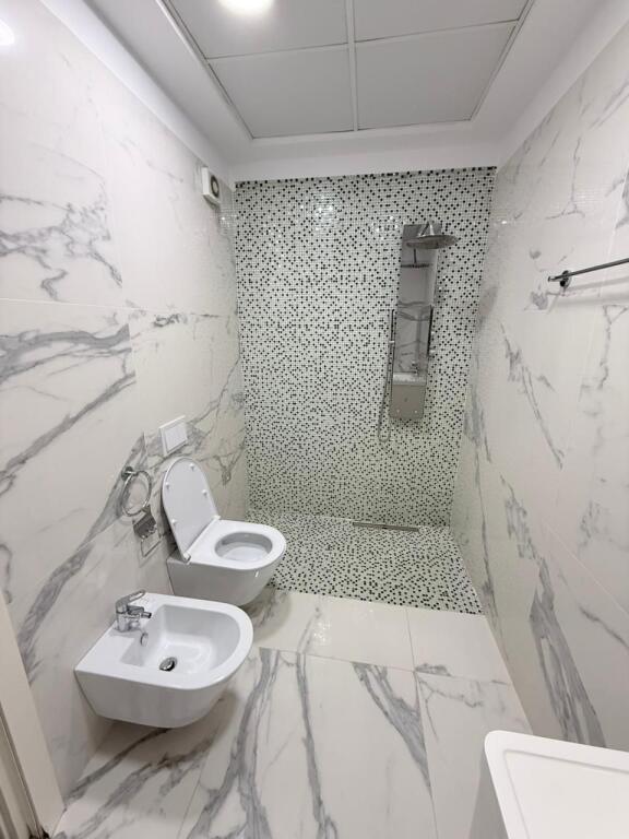 🏡 Jepet me qira apartament 2+1+2 📍 Kompleksi Fiori di Bosco, Tiranë💶 Çmimi: 650 € / muaj