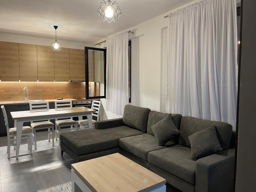 1+1+Parking Qira Prane Komunes Parisit