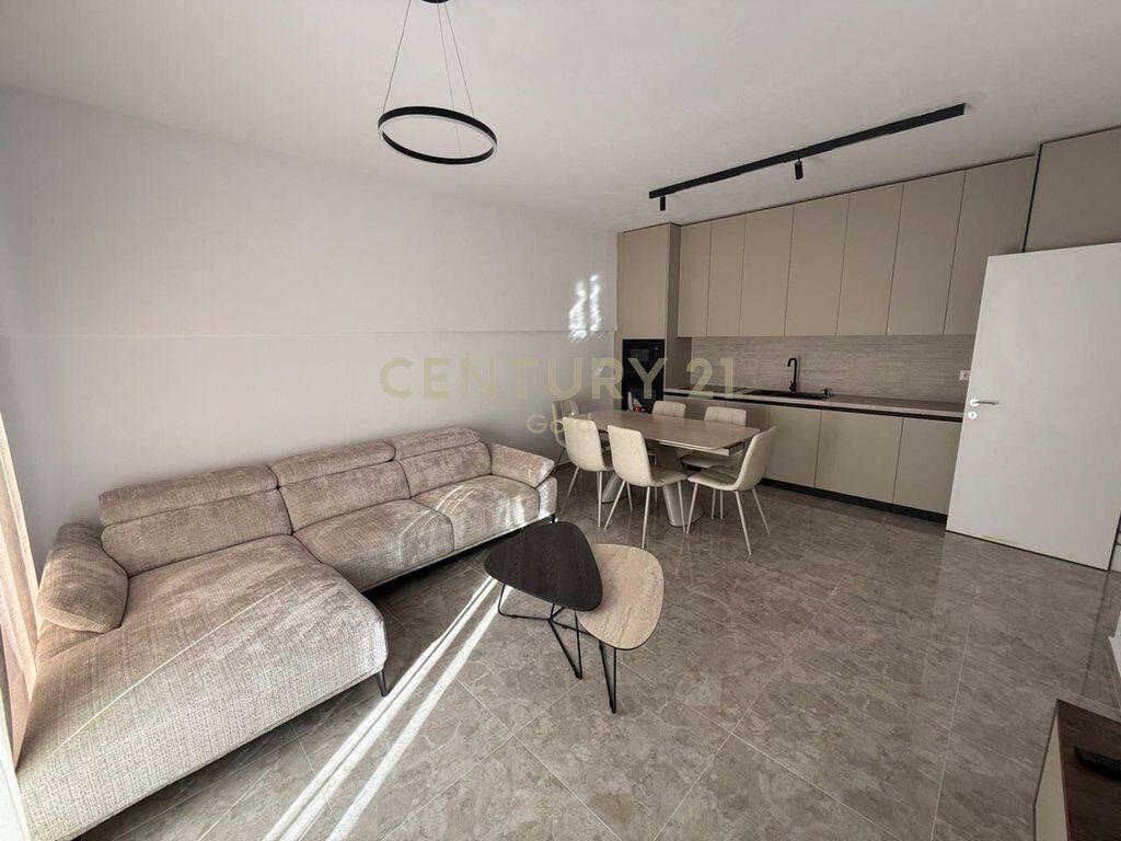 JEPET ME QERA APARTAMENT 2+1+2+ POST PARKIMI TE KODRA E DIELLIT! 900 € /Muaj Sip. Totale  114m2