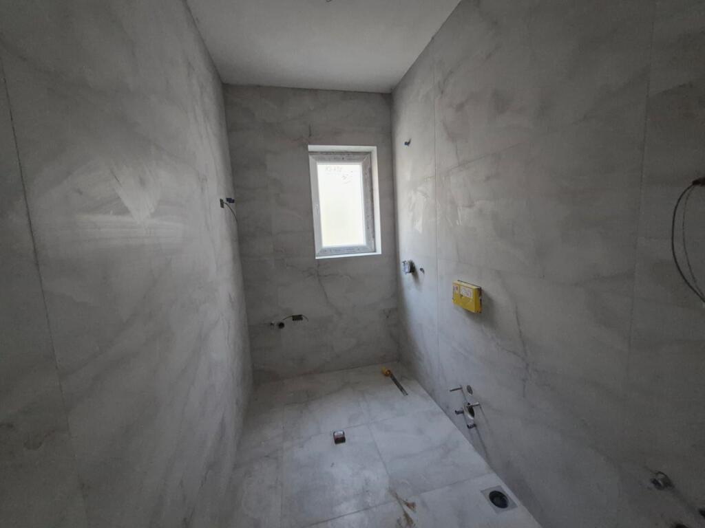 Shitet Apartament 2+1 prane spitalit durres cmimi 115.000 euro