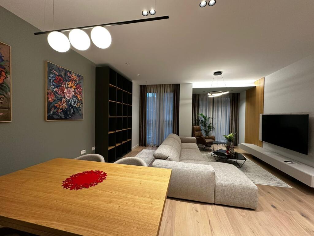 Apartament 2+1+2 me Post Parkimi për Qira – Vertical Forest Tirana, pranë Stadiumit Qemal Stafa