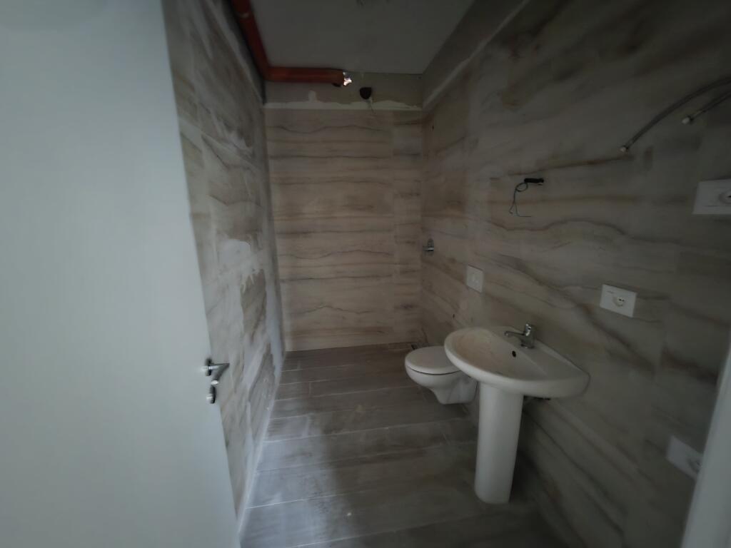 Shitet Apartament 2+1 Ne Fresk