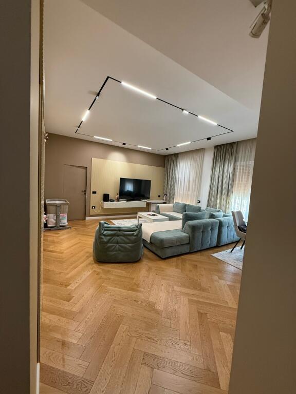 Eskluzive,shitet super apartament 2+1+2 tualete+post parkimi ne Ali Dem