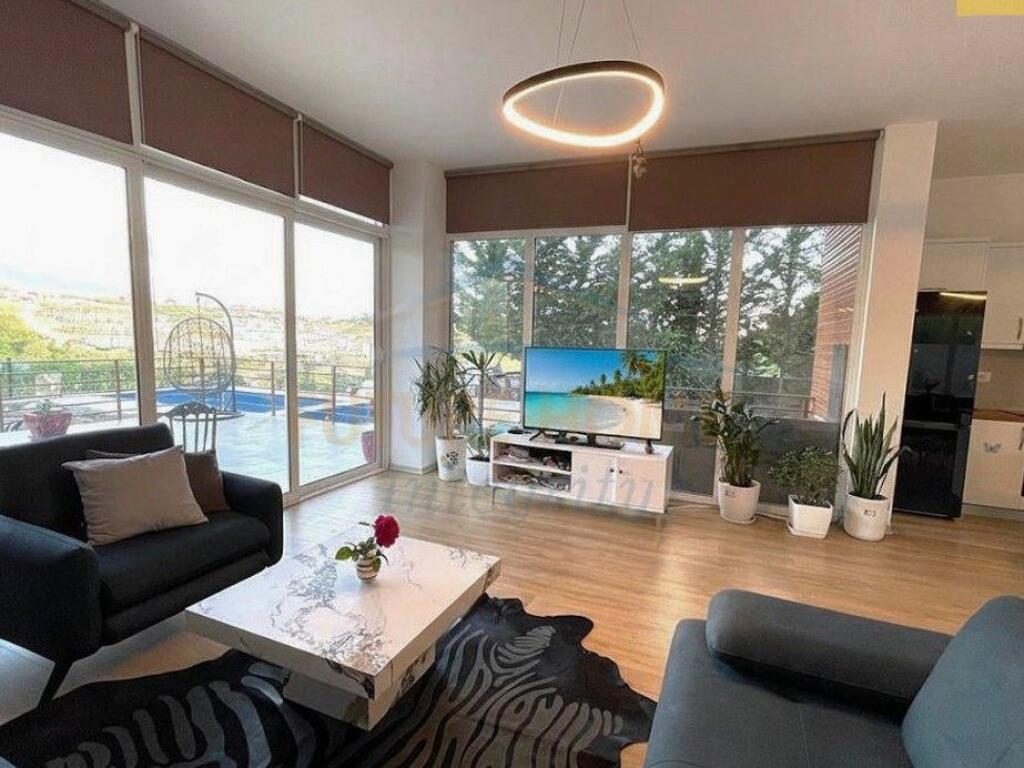 Affitto, Villa su 2 piani con piscina, Farkë, Tirana.