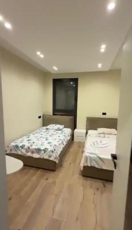 Affittiamo appartamento 2+1+2 con posto auto al Parco Olimpico \ Comune di Parigi