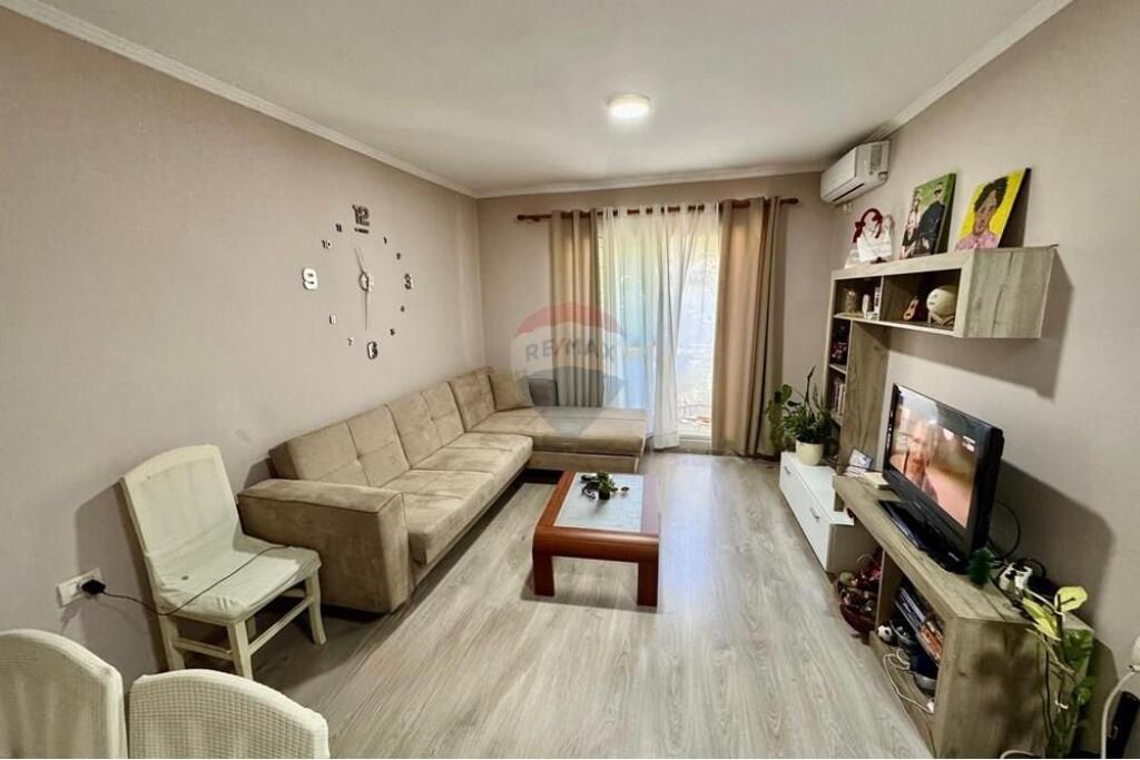 APARTAMENT 1+1 PER SHITJE  NE Rrugen Qemal Stafa!