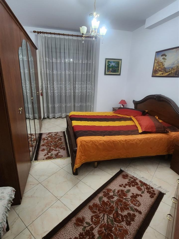 Qira, Apartament 1+1+blk+Kuzhine e Vecuar, Qender , 700 Euro/Muaj