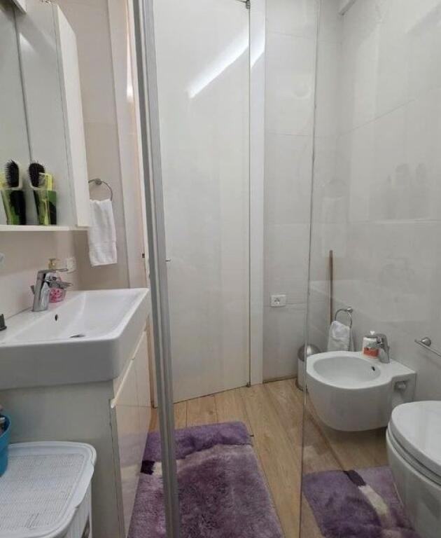 Shitet, Apartament 2+1+2, Kompleksi "Kika 2", Komuna Parisit, Tiranë.