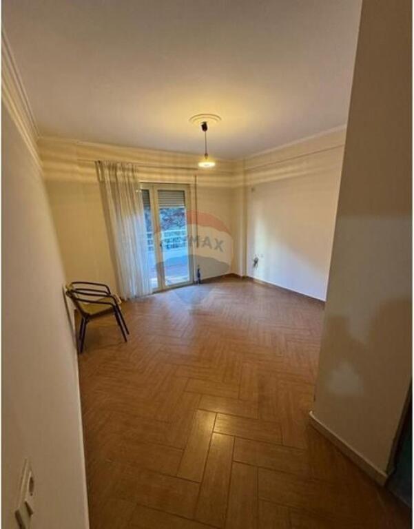 Shitet Apartament 2+1,MISTO MAME