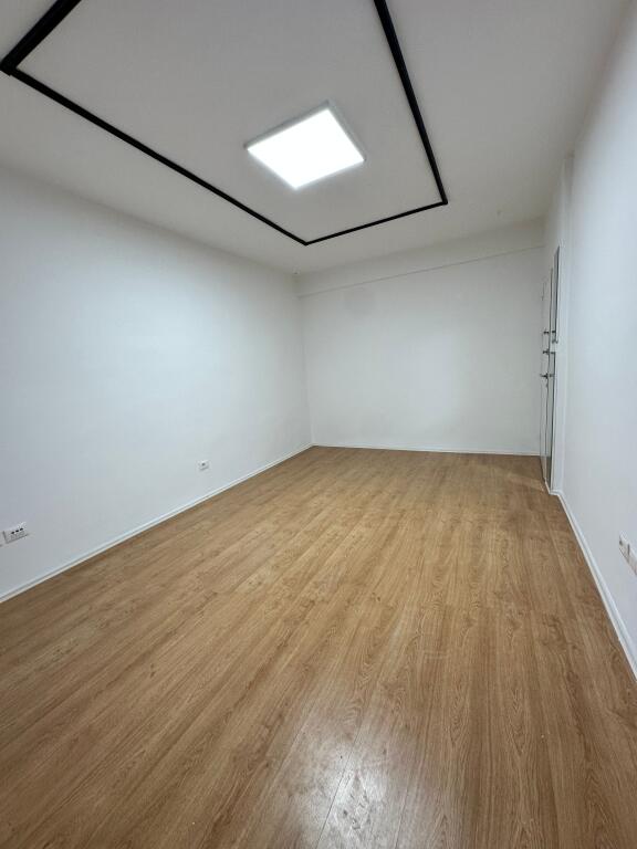 Apartment/ Office For Rent in Center / Cafe Flora