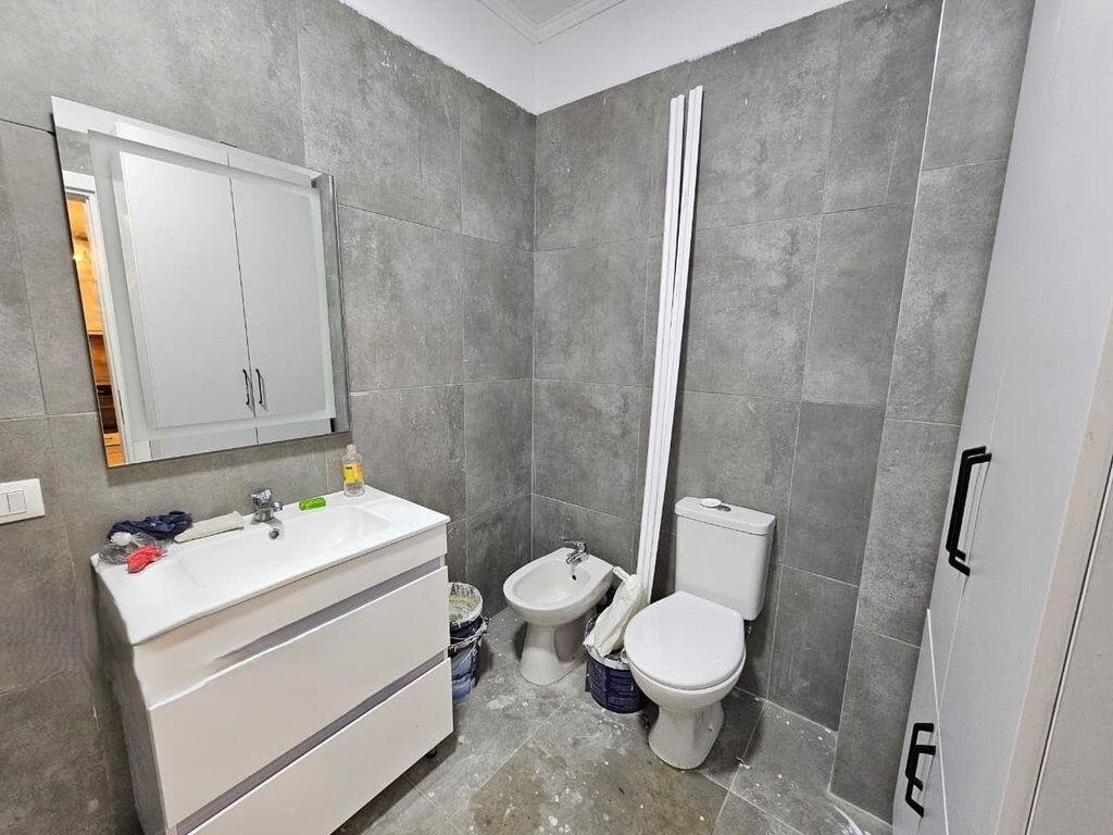 BULEVARDI I RI, SHESIM APARTAMENT 1+1 TË MOBILUAR DHE TË PABANUAR MË PARË 155,000 €