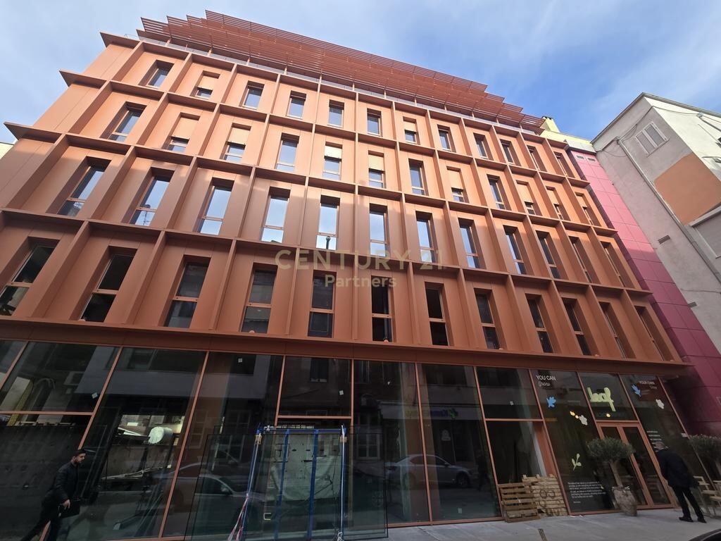 Apartament 2+1 per shitje ne zonen e Bllokut