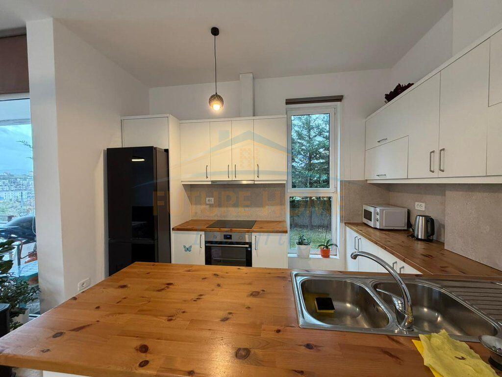 In affitto, Villa su 2 piani con piscina, Farkë, Tirana.