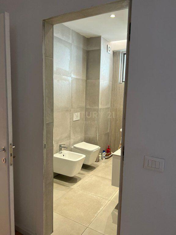 APARTAMENT 2+1+2 +POST PARKIMI ME QIRA, PRANE RADISSONIT, LIQENI I THATE!