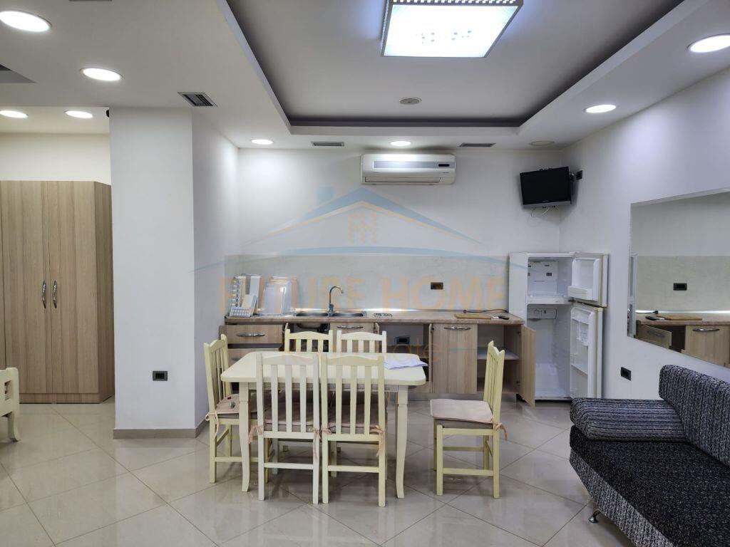 Qera Garzoniere, pranë UET