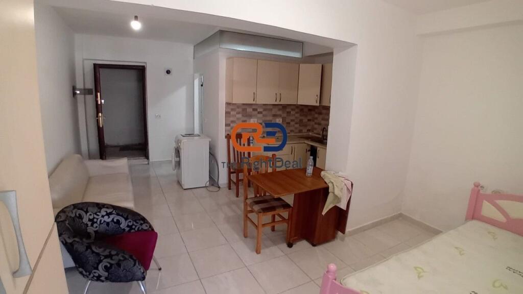 Ne Laprake, Shitet Garsoniere Me Lokacion Perfekt!!