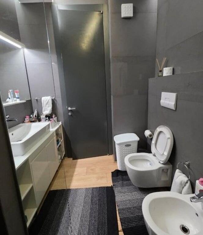 Shitet, Apartament 2+1+2, Kompleksi "Kika 2", Komuna Parisit, Tiranë.