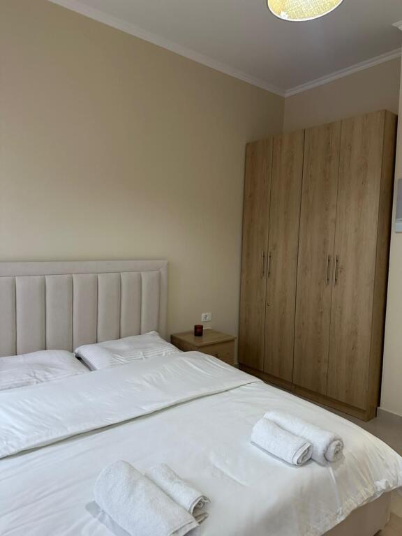 Jepet Super 1+1 me Qera prane Square 21