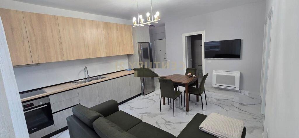 Apartament 2+1 me qira tek Liqeni i Thate