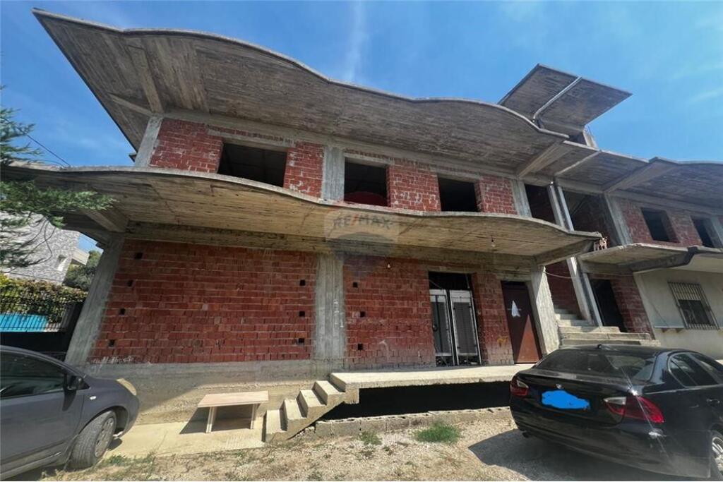 Opportunity! 2 Private 3-Storey Houses for Sale – Vlora