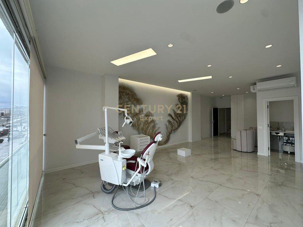 CLINICA DENTALE IN AFFITTO, UNAZA E RE