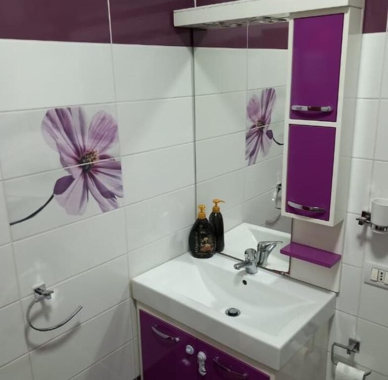 Jepet me qera Apartament 1+1 tek 21