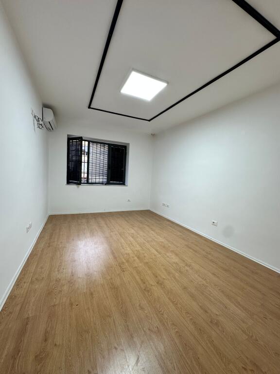 Apartment/ Office For Rent in Center / Cafe Flora