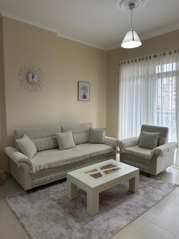 Jepet Super 1+1 me Qera prane Square 21