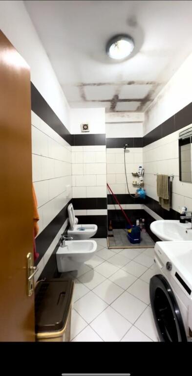 Shitet Apartament 2+1+2. Yzberisht