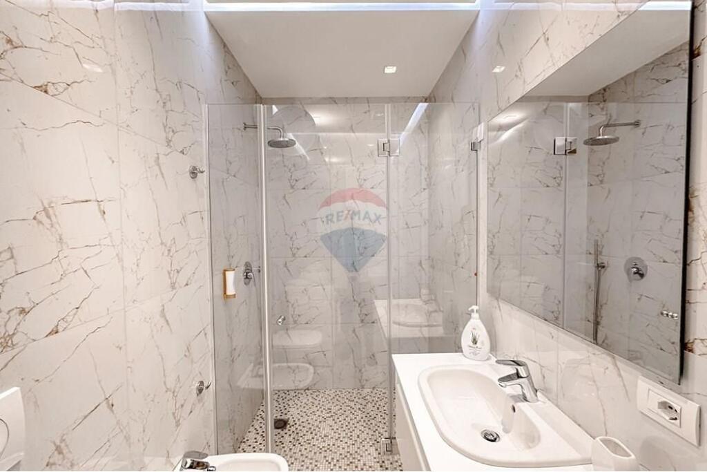 Tre apartamente 1+1 per shitje ne Qender